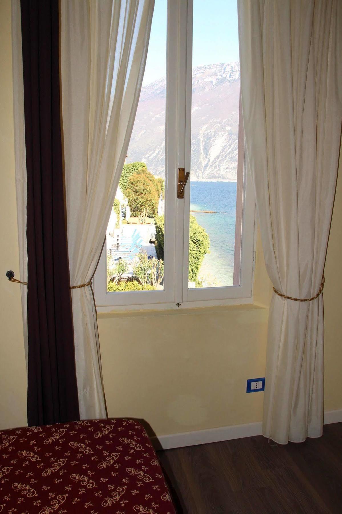 Villa Romantica Hotel Limone sul Garda Exterior photo